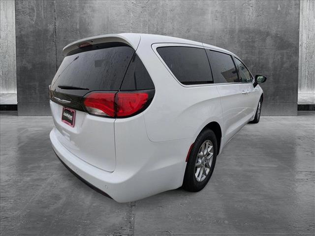 2025 Chrysler Voyager VOYAGER LX