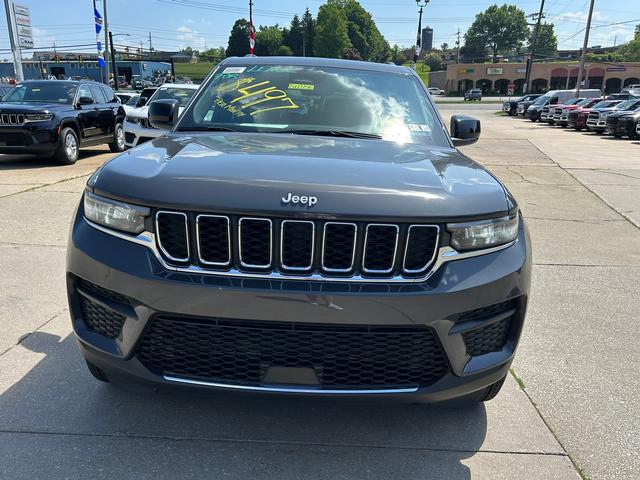 2025 Jeep Grand Cherokee GRAND CHEROKEE LAREDO X 4X4