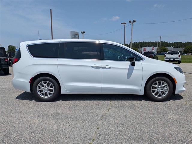 2025 Chrysler Voyager VOYAGER LX