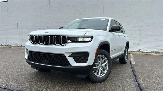 2025 Jeep Grand Cherokee GRAND CHEROKEE LAREDO X 4X4