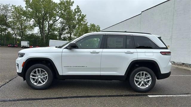 2025 Jeep Grand Cherokee GRAND CHEROKEE LAREDO X 4X4