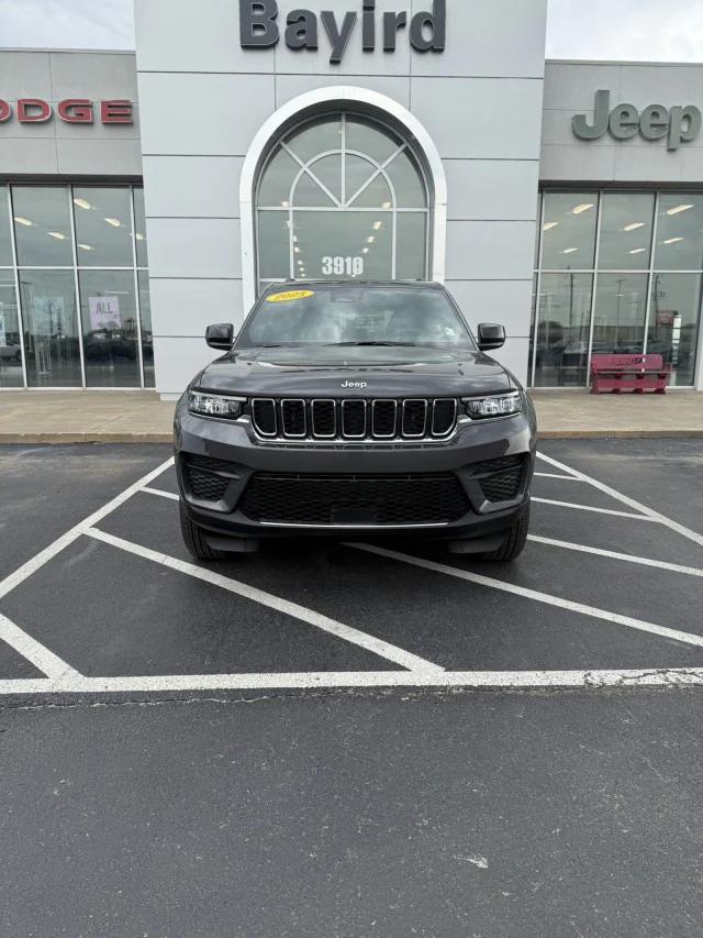 2025 Jeep Grand Cherokee GRAND CHEROKEE LAREDO X 4X4