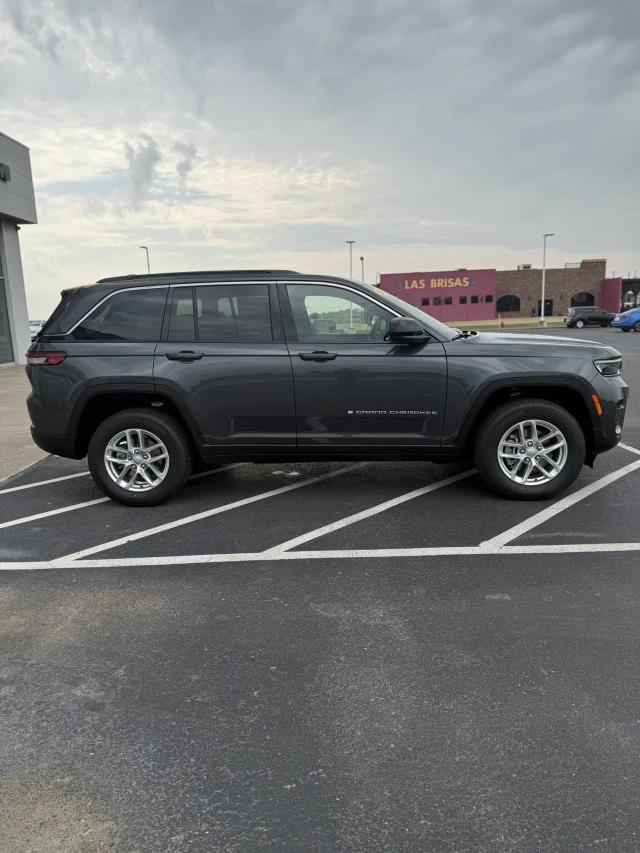 2025 Jeep Grand Cherokee GRAND CHEROKEE LAREDO X 4X4