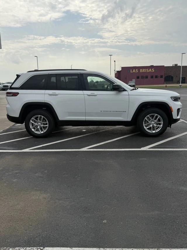 2025 Jeep Grand Cherokee GRAND CHEROKEE LAREDO X 4X4