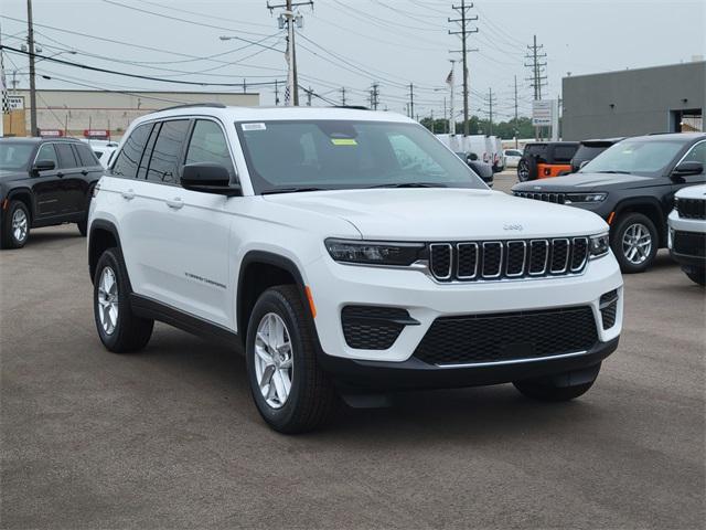 2025 Jeep Grand Cherokee GRAND CHEROKEE LAREDO X 4X4