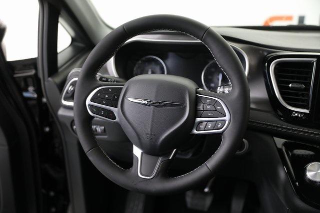 2025 Chrysler Pacifica PACIFICA SELECT