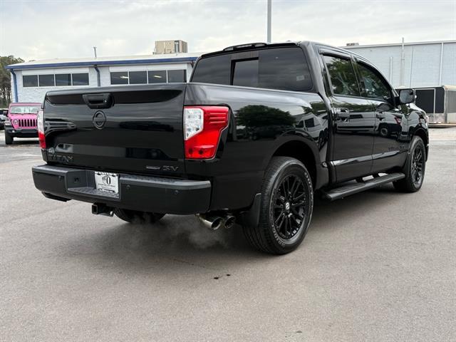 2018 Nissan TITAN SV