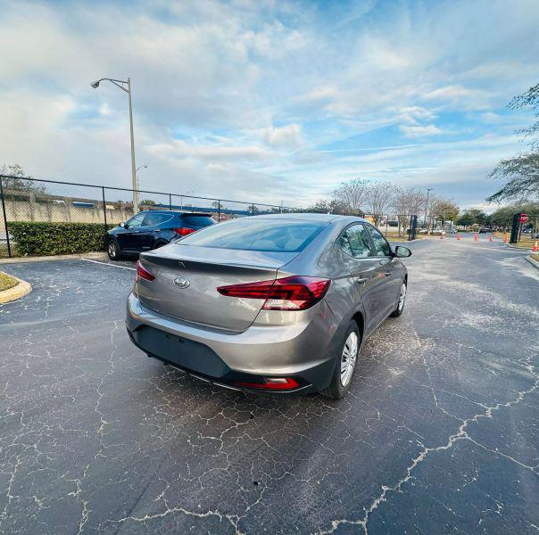 2020 Hyundai Elantra SE