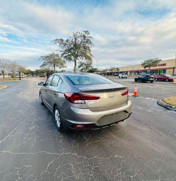2020 Hyundai Elantra SE