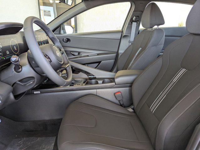 2025 Hyundai Elantra Blue - Photo 11