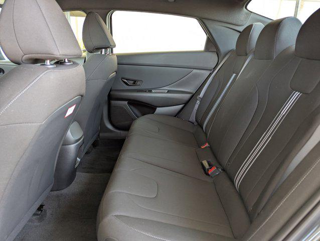 2025 Hyundai Elantra Blue - Photo 22
