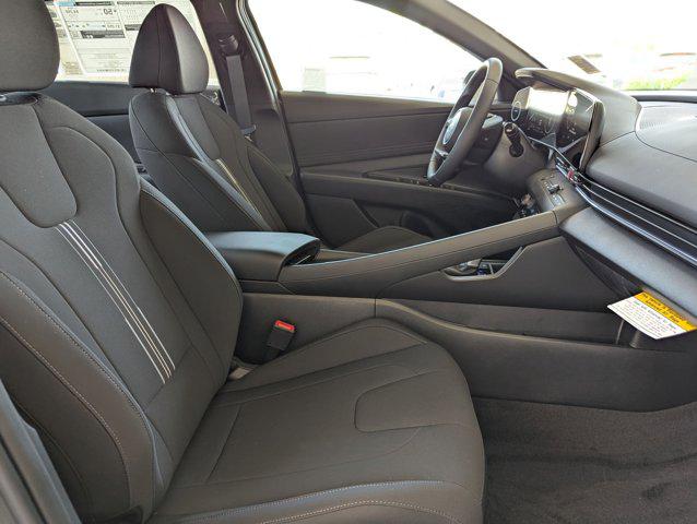 2025 Hyundai Elantra Blue - Photo 25
