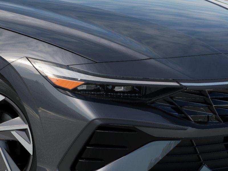 2025 Hyundai Elantra Limited - Photo 9