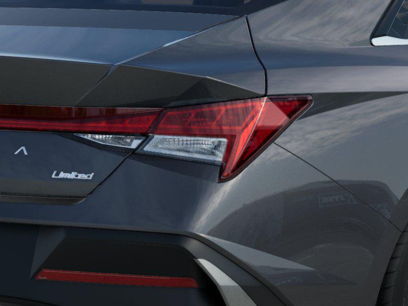 2025 Hyundai Elantra Limited - Photo 10