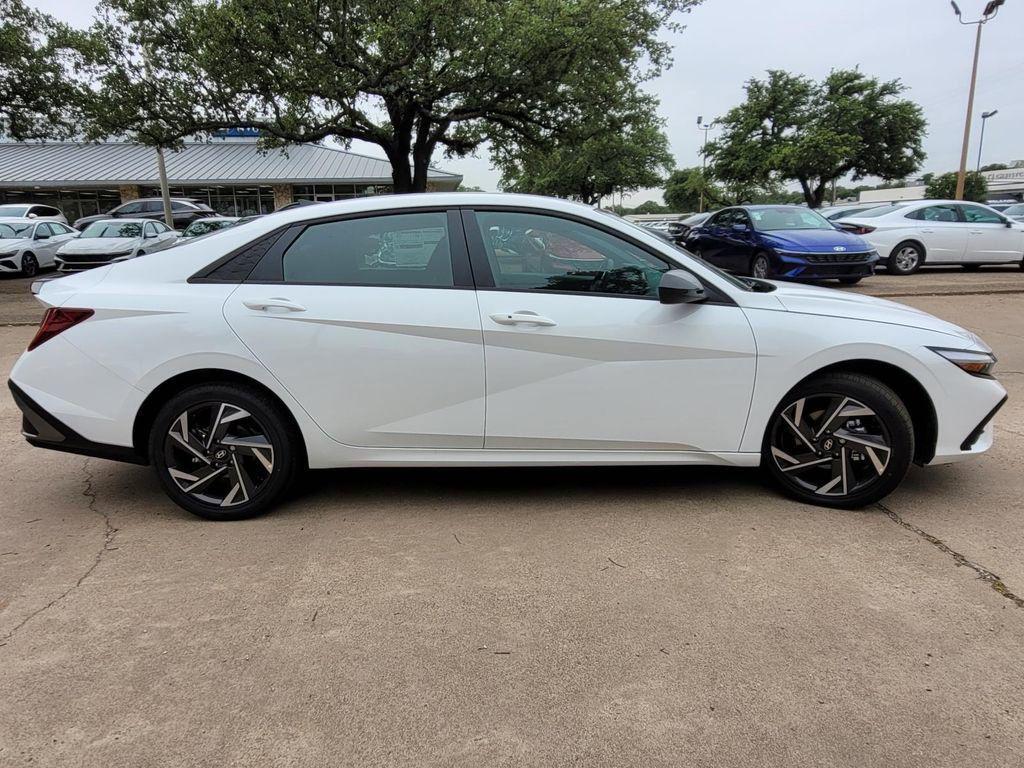 2025 Hyundai Elantra Blue - Photo 6