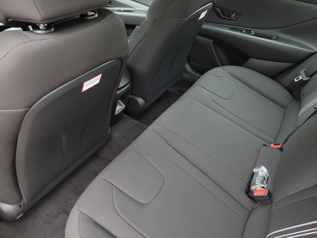 2025 Hyundai Elantra Blue - Photo 17