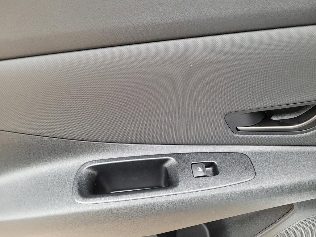 2025 Hyundai Elantra Blue - Photo 19