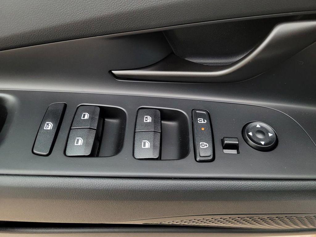2025 Hyundai Elantra Blue - Photo 21