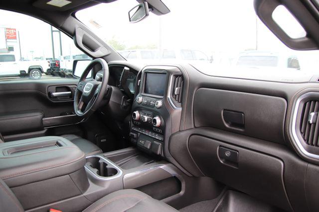 2022 GMC Sierra 1500 Limited 4WD Crew Cab Short Box AT4