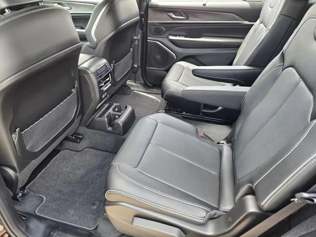 2025 Jeep Grand Cherokee Overland 4x4