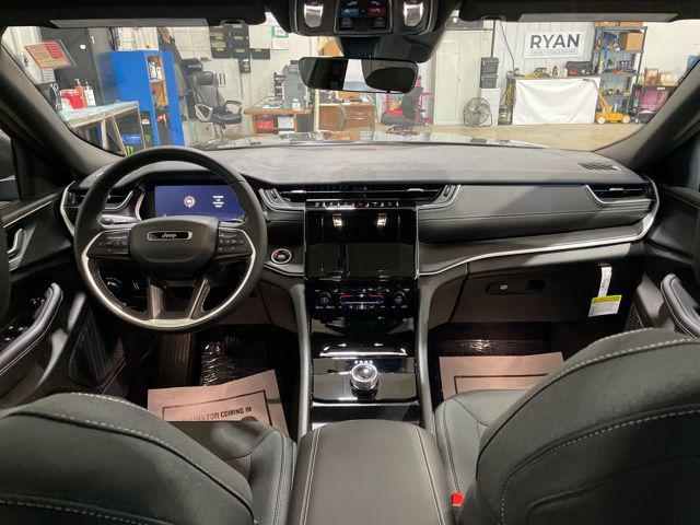 2025 Jeep Grand Cherokee GRAND CHEROKEE L LAREDO X 4X4 2025 Jeep Grand Cherokee GRAND CHEROKEE L LAREDO X 4X4