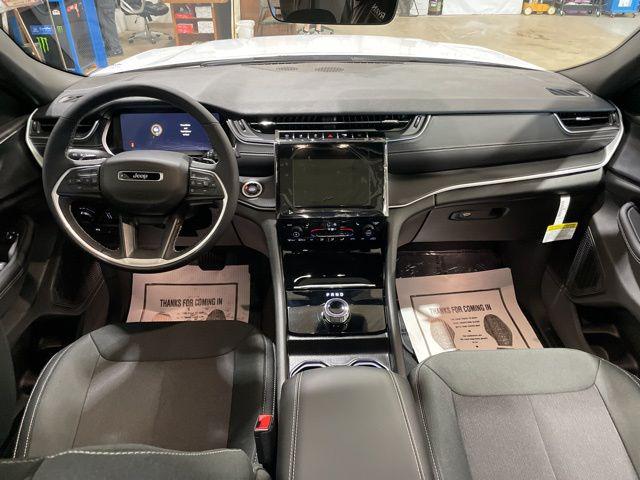 2025 Jeep Grand Cherokee GRAND CHEROKEE L LAREDO X 4X4 2025 Jeep Grand Cherokee GRAND CHEROKEE L LAREDO X 4X4