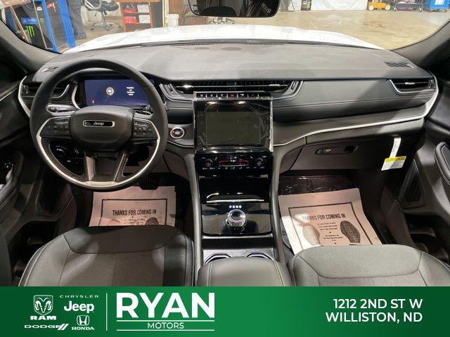 2025 Jeep Grand Cherokee GRAND CHEROKEE L LAREDO X 4X4