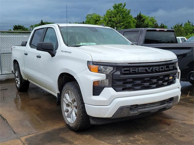 2022 Chevrolet Silverado 1500 4WD Crew Cab Short Bed Custom