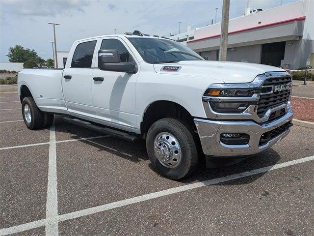 2025 RAM Ram 3500 RAM 3500 TRADESMAN CREW CAB 4X4 8 BOX