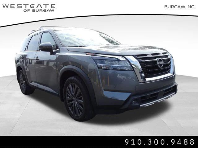 2022 Nissan Pathfinder SL 4WD