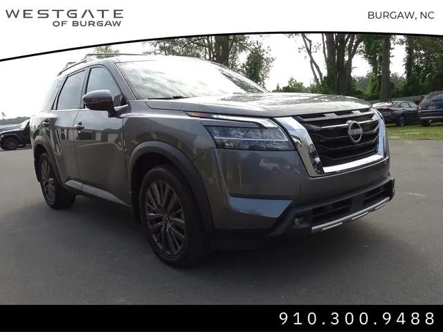 2022 Nissan Pathfinder SL 4WD