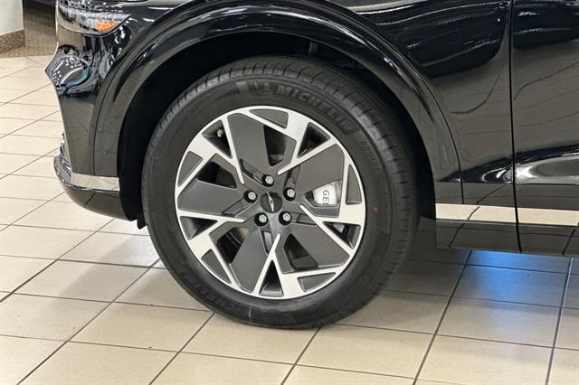 2026 Genesis GV70 Standard