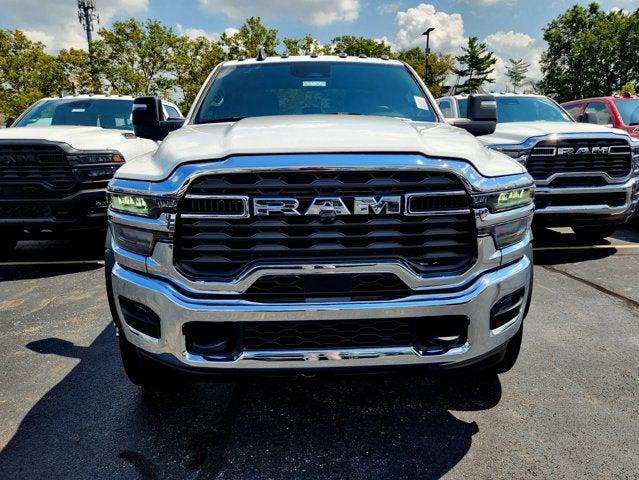 2025 RAM Ram 5500 Chassis Cab RAM 5500 TRADESMAN CHASSIS CREW CAB 4X4 84 CA 2025 RAM Ram 5500 Chassis Cab RAM 5500 TRADESMAN CHASSIS CREW CAB 4X4 84 CA