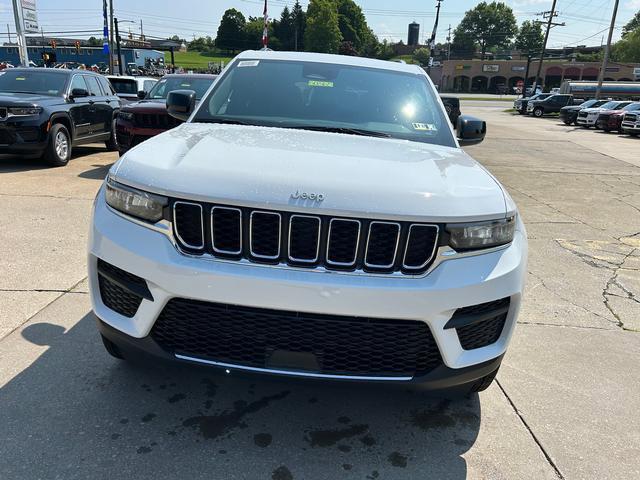 2025 Jeep Grand Cherokee GRAND CHEROKEE LAREDO X 4X4