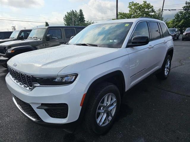 2025 Jeep Grand Cherokee GRAND CHEROKEE LAREDO X 4X4