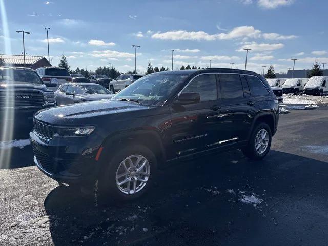 2025 Jeep Grand Cherokee GRAND CHEROKEE LAREDO X 4X4