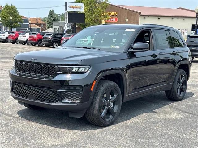 2025 Jeep Grand Cherokee GRAND CHEROKEE LAREDO X 4X4