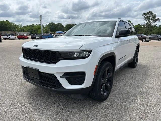 2022 Jeep Grand Cherokee Altitude 4x2