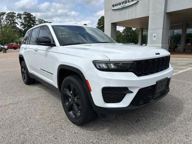 2022 Jeep Grand Cherokee Altitude 4x2