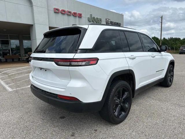 2022 Jeep Grand Cherokee Altitude 4x2