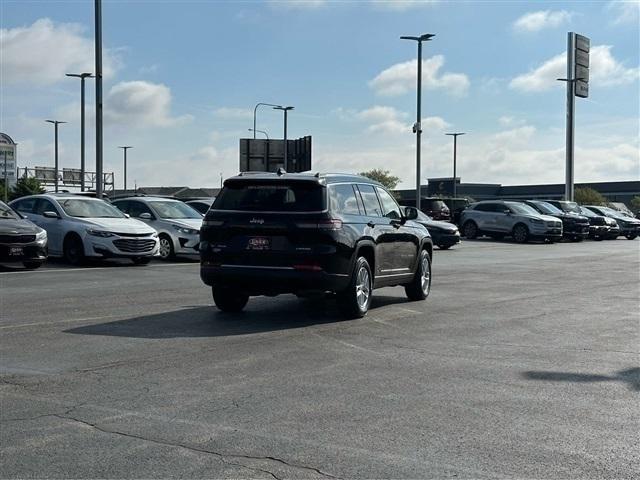 2022 Jeep Grand Cherokee L Laredo 4x4