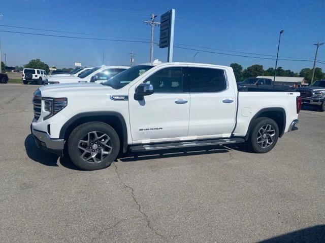 2022 GMC Sierra 1500 4WD Crew Cab Short Box SLT