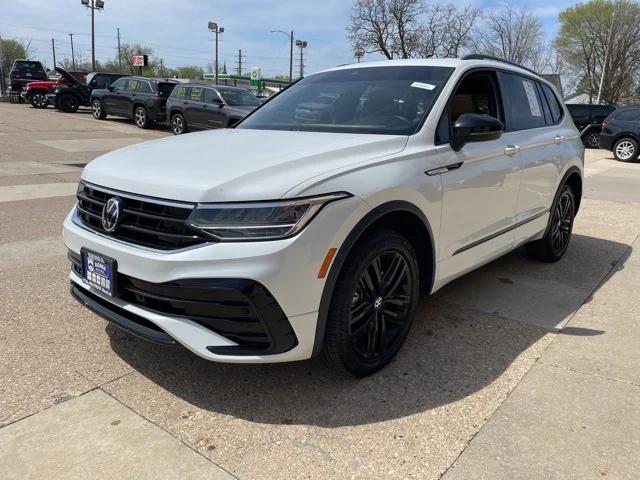 2022 Volkswagen Tiguan 2.0T SE R-Line Black