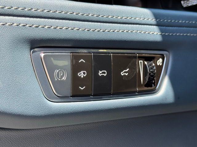 2025 Cadillac Escalade Luxury 2 AWD
