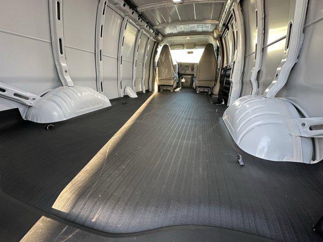 2025 Chevrolet Express Cargo Van RWD 2500 Regular Wheelbase WT