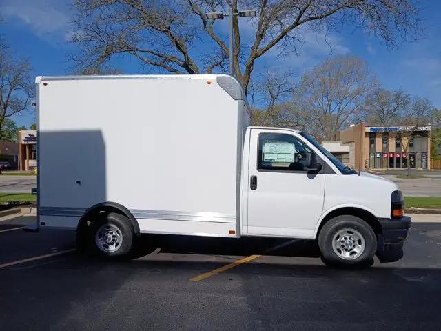 2025 Chevrolet Express Cutaway Work Van