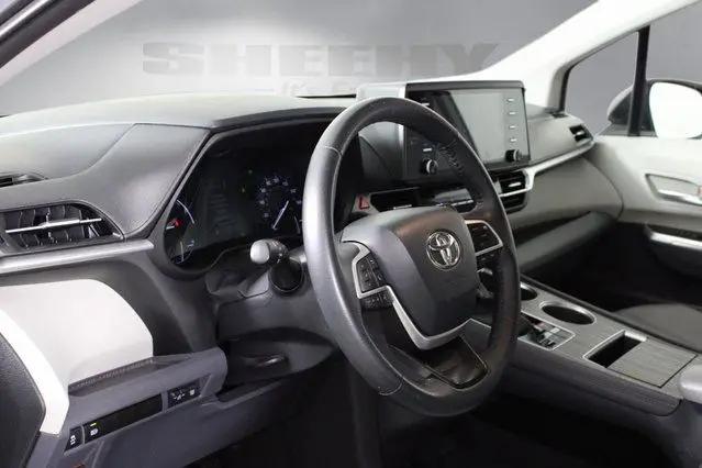 2023 Toyota Sienna XLE