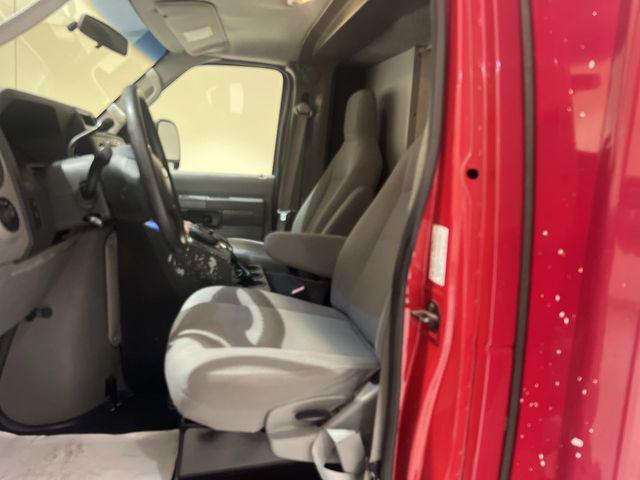 2013 Ford E-450 Cutaway Base