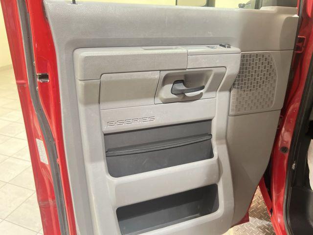 2013 Ford E-450 Cutaway Base