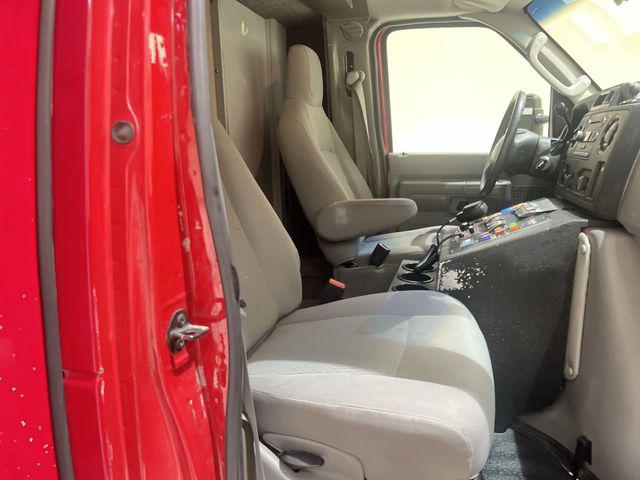 2013 Ford E-450 Cutaway Base